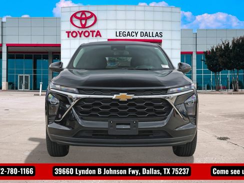 Used 2024 Chevrolet Trax LS w/ LS Convenience Package image 5