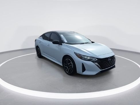 Used 2025 Nissan Sentra SR w/ SR Premium Package image 2