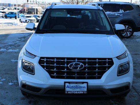 Used 2020 Hyundai Venue SEL image 2