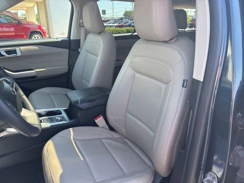 Used 2023 Ford Explorer XLT w/ Equipment Group 202A image 25