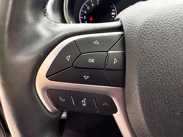 Used 2018 Jeep Grand Cherokee Altitude AWD/4WD image 19