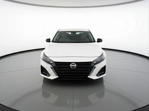 Used 2025 Nissan Altima 2.5 SV image 2