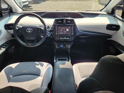 Used 2022 Toyota Prius LE AWD/4WD image 8
