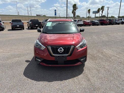 Used 2020 Nissan Kicks SR w/ SR Premium Package FWD image 2