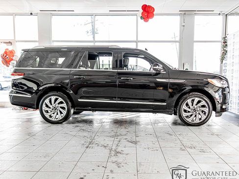 Used 2024 Lincoln Navigator L Reserve image 12