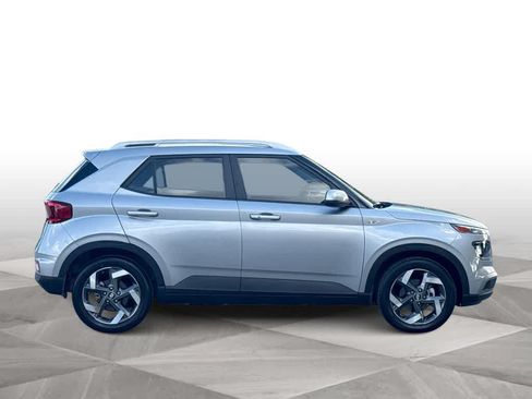 Used 2024 Hyundai Venue SEL FWD image 9