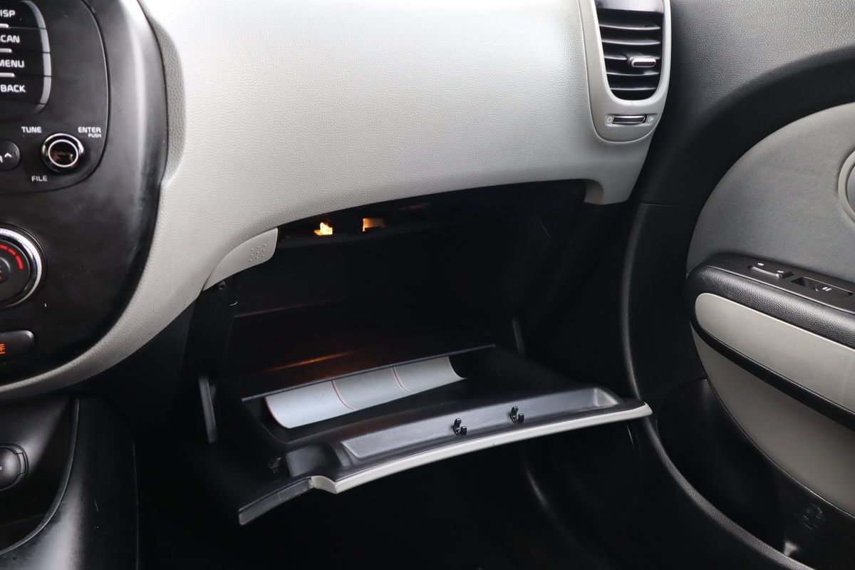 Used 2015 Kia Soul + FWD image 36