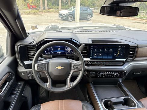 Used 2024 Chevrolet Silverado 2500 High Country image 13