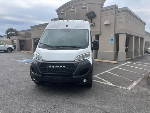 Used 2024 RAM ProMaster 2500 w/ Convenience Group FWD image 5