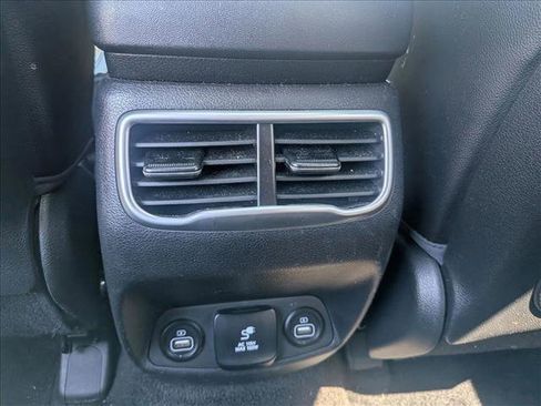 Used 2023 Hyundai Santa Fe Limited image 12