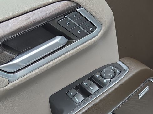 Used 2023 Chevrolet Silverado 1500 LTZ image 17