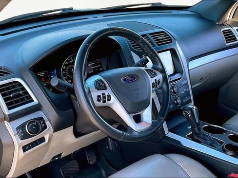Used 2014 Ford Explorer XLT w/ Equipment Group 202A image 12