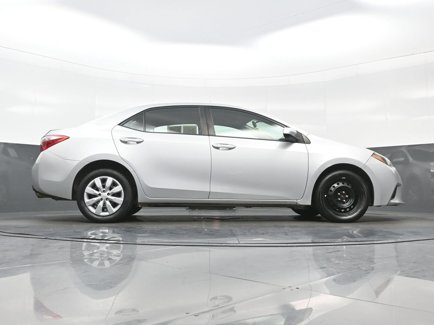 Used 2016 Toyota Corolla LE FWD image 32