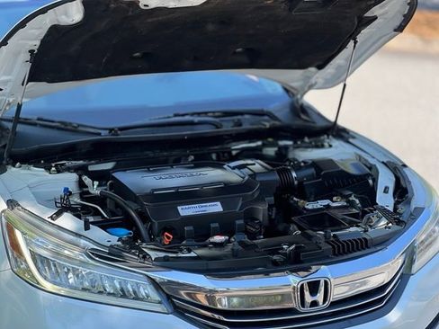 Used 2017 Honda Accord Touring image 47