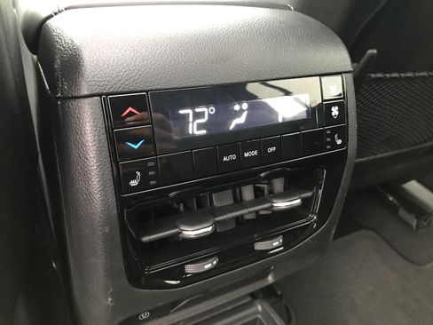 Used 2024 Jeep Grand Cherokee L Limited w/ Luxury Tech Group II AWD/4WD image 30