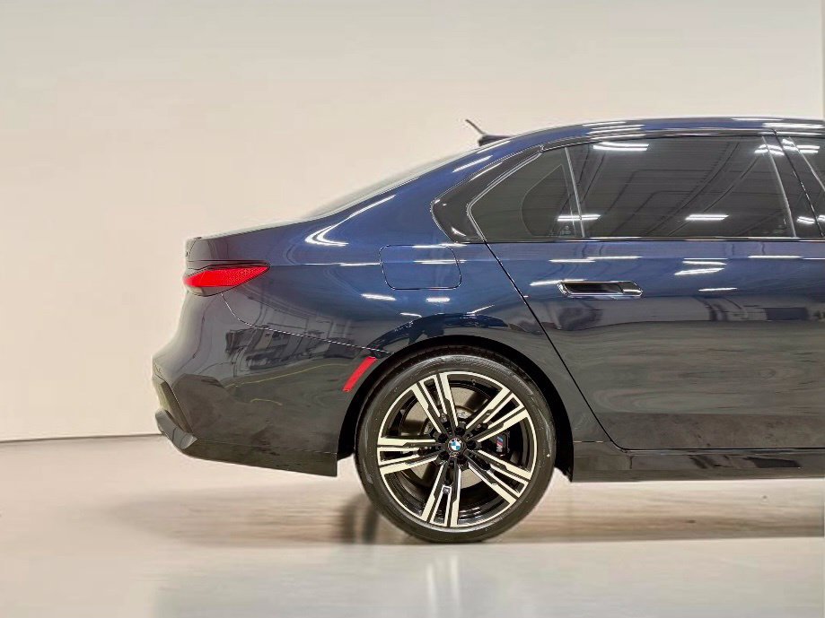 Used 2025 BMW 760i xDrive AWD/4WD image 14