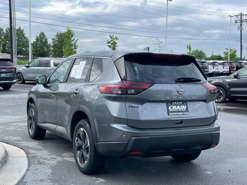 Used 2024 Nissan Rogue SV AWD/4WD image 5