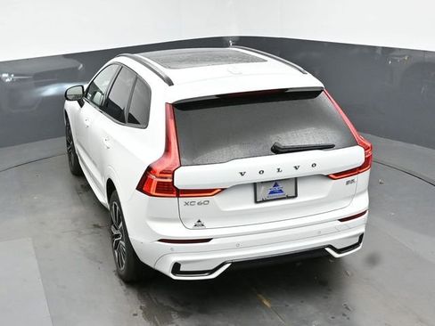 Used 2023 Volvo XC60 B5 Plus FWD image 21