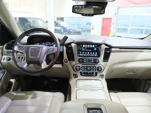 Used 2019 GMC Yukon XL Denali w/ Denali Ultimate Package image 30