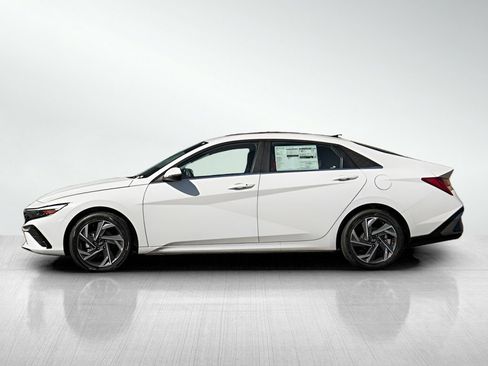 New 2026 Hyundai Elantra Limited FWD image 4