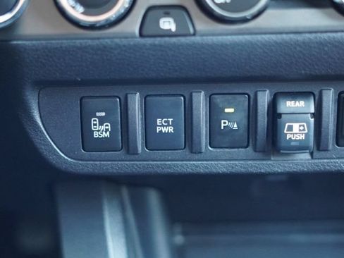 Used 2019 Toyota Tacoma TRD Off-Road w/ Technology Package AWD/4WD image 36