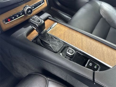Used 2022 Volvo XC90 T6 Momentum w/ Protection Package image 21