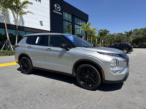 Used 2022 Mitsubishi Outlander SE image 7