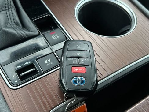 Used 2021 Toyota Sienna LE AWD/4WD image 47