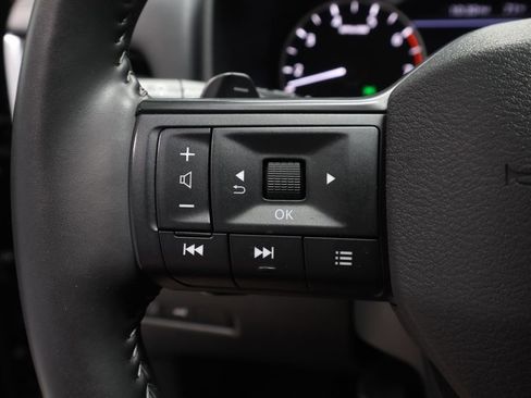 Certified 2025 Nissan Rogue SV image 27