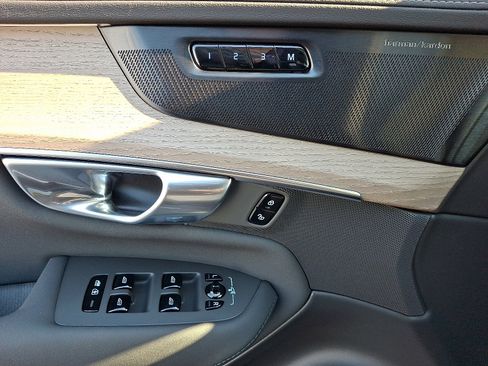 New 2026 Volvo XC90 B6 Plus w/ Protection Package Premier image 9