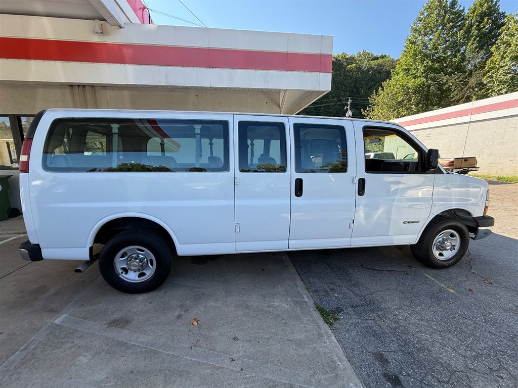 Used 2003 Chevrolet Express 3500 Extended Passenger w/ LS Preferred Equipment Group RWD image 2