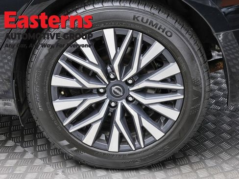 Used 2025 Nissan Altima 2.5 SV FWD image 8