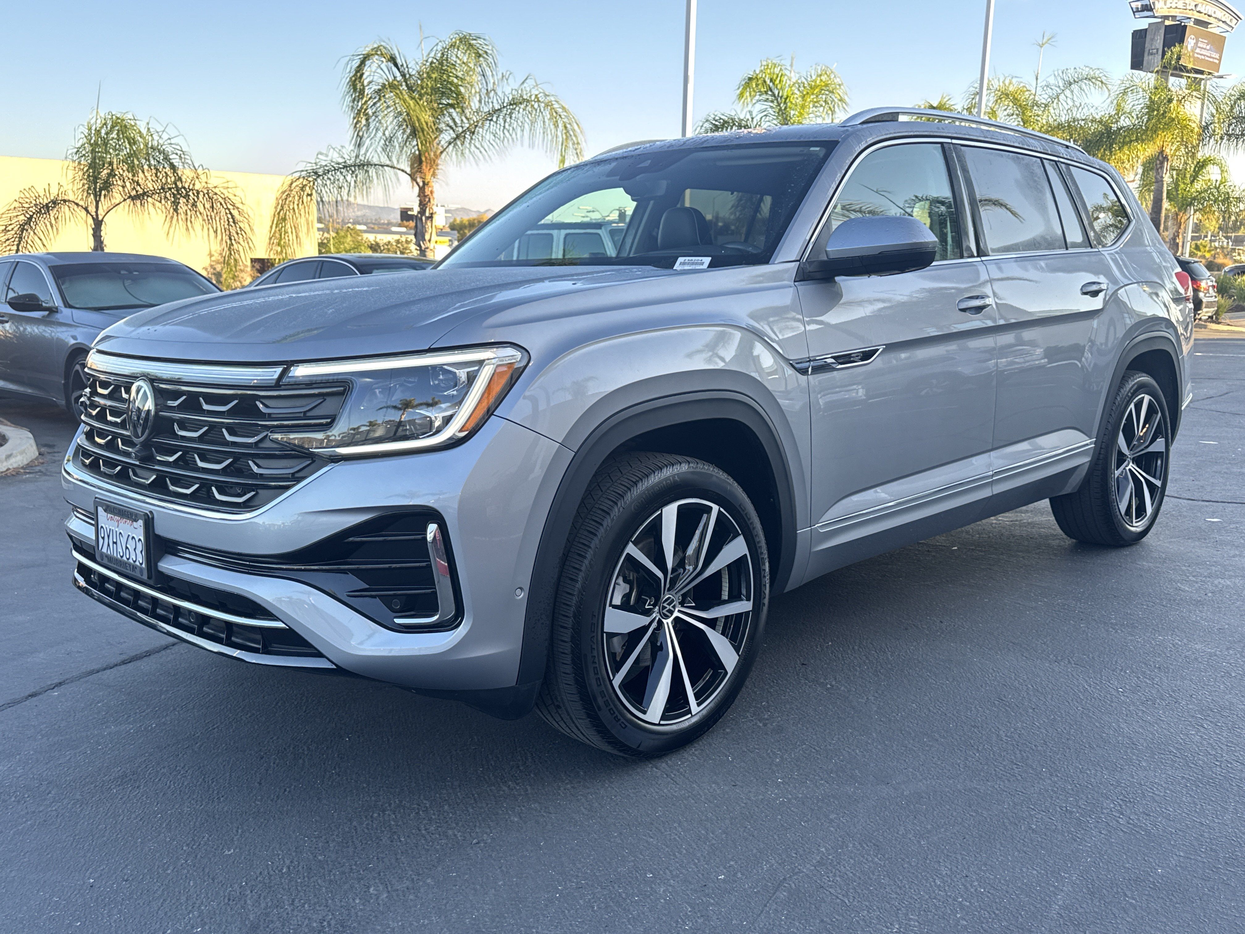 Used 2025 Volkswagen Atlas SEL Premium R-Line AWD/4WD image 4