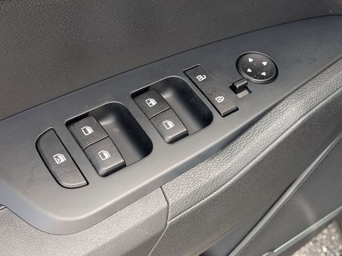 Used 2025 Kia Sportage LX image 13