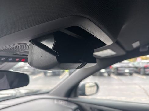 Used 2025 Chevrolet Traverse LT image 44