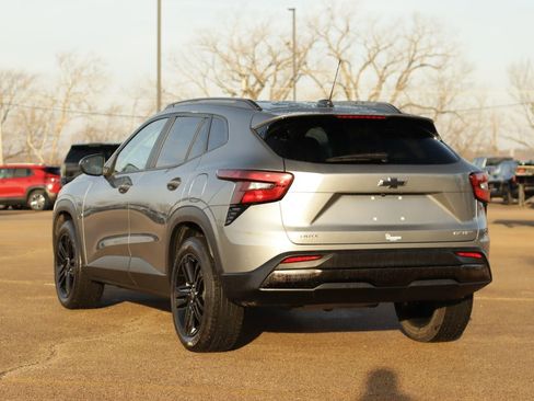 Used 2024 Chevrolet Trax ACTIV w/ Sunroof Package image 5