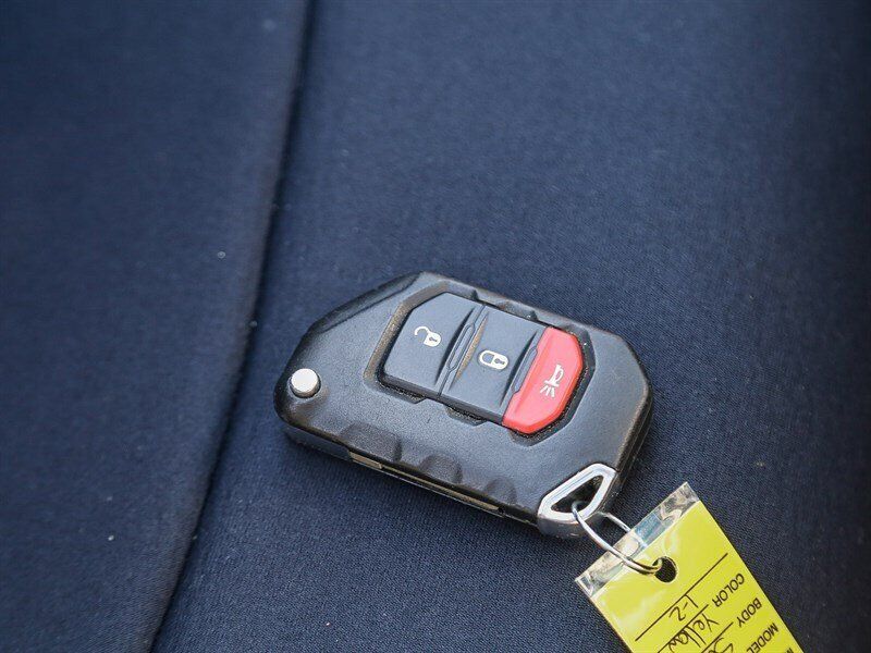 Used 2019 Jeep Wrangler Unlimited Sahara AWD/4WD image 41