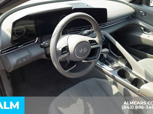 Used 2025 Hyundai Elantra SEL FWD image 5