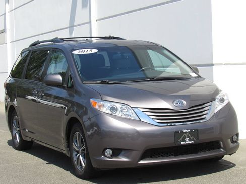 Used 2015 Toyota Sienna XLE Premium FWD image 2