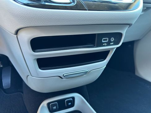 Used 2017 Chrysler Pacifica Touring image 21