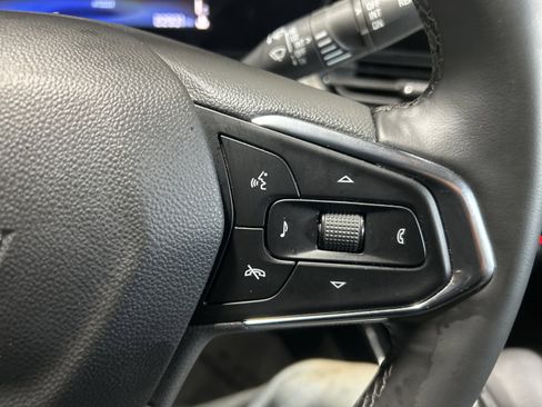 Used 2025 Chevrolet Trax LT w/ LT Convenience Package image 17