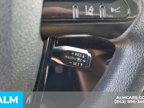 Used 2022 Toyota Prius LE image 12