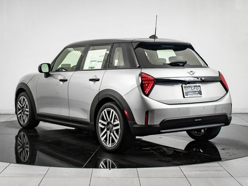 Used 2026 MINI Cooper 4-Door Hardtop FWD image 11