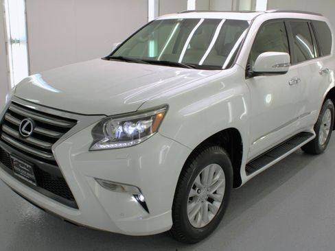 Used 2014 Lexus GX 460 w/ Premium Package AWD/4WD image 4
