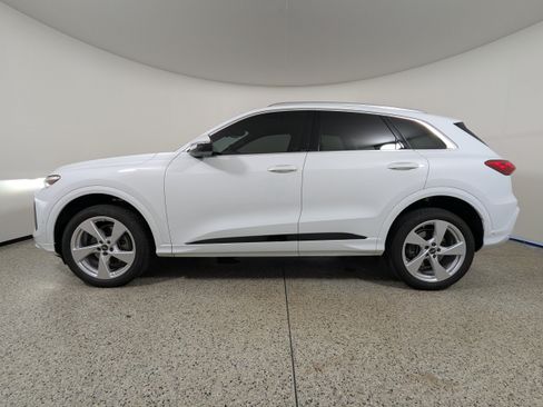 Certified 2025 Audi Q5 Premium Plus w/ Premium Plus AWD/4WD image 4