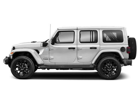 Used 2022 Jeep Wrangler Unlimited Sahara AWD/4WD image 3