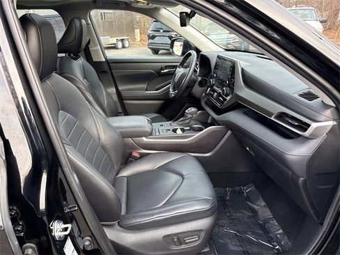 Used 2021 Toyota Highlander XLE image 9