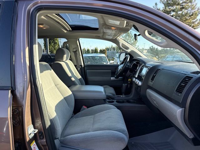 Used 2018 Toyota Sequoia SR5 w/ Carpet Mat Package AWD/4WD image 10