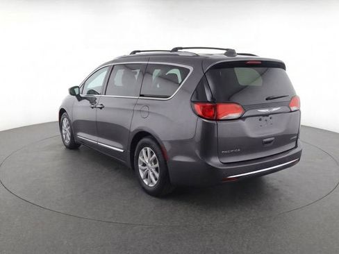 Used 2017 Chrysler Pacifica Limited FWD image 7