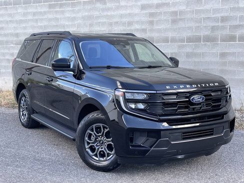 Used 2025 Ford Expedition Active AWD/4WD image 1